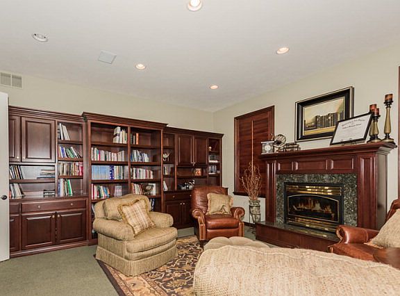 4th image of 350 Sheffield Cir