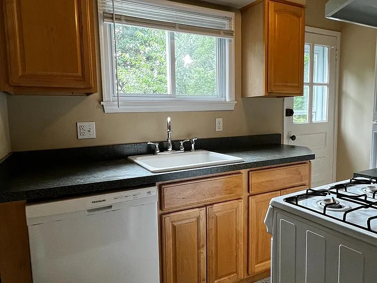 316 Gerard Ave #C — Photo 10