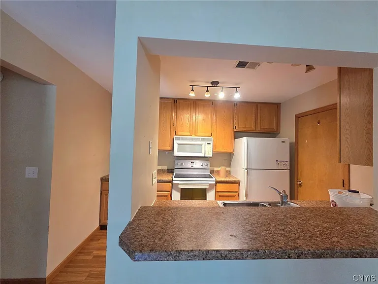 1208 Greymoor Way — Photo 5