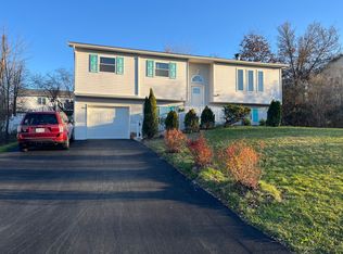 7 Weather Vane Way, Middletown, NY 10940