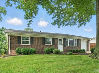 909 Salem Way, Ballwin, MO 63021