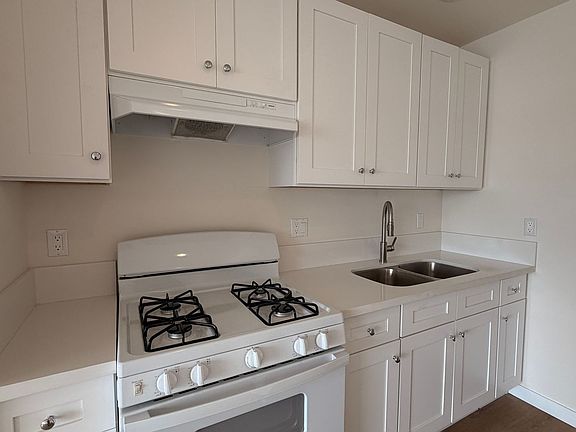 4th image of 3950 S Hillcrest Dr #4
