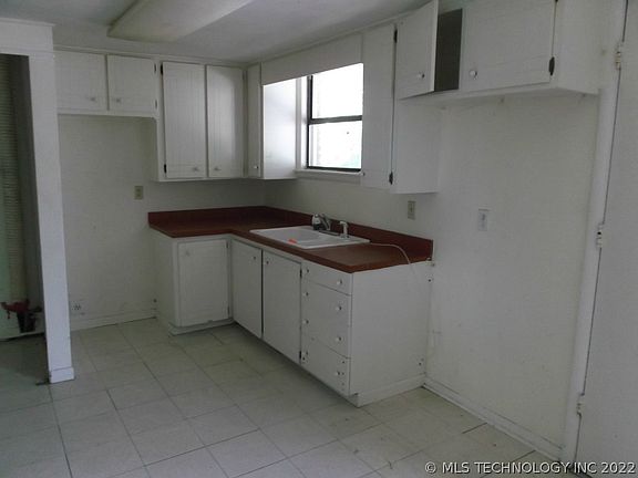 3rd image of 724 S 93rd East Ave