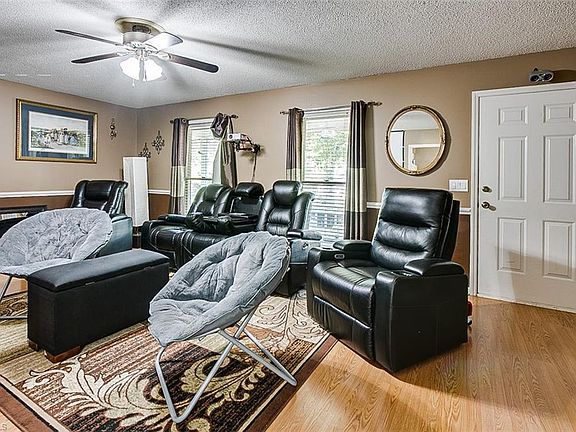4th image of 606 Woodland Cir