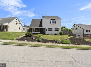 373 Leroy St, Philadelphia, PA 19128