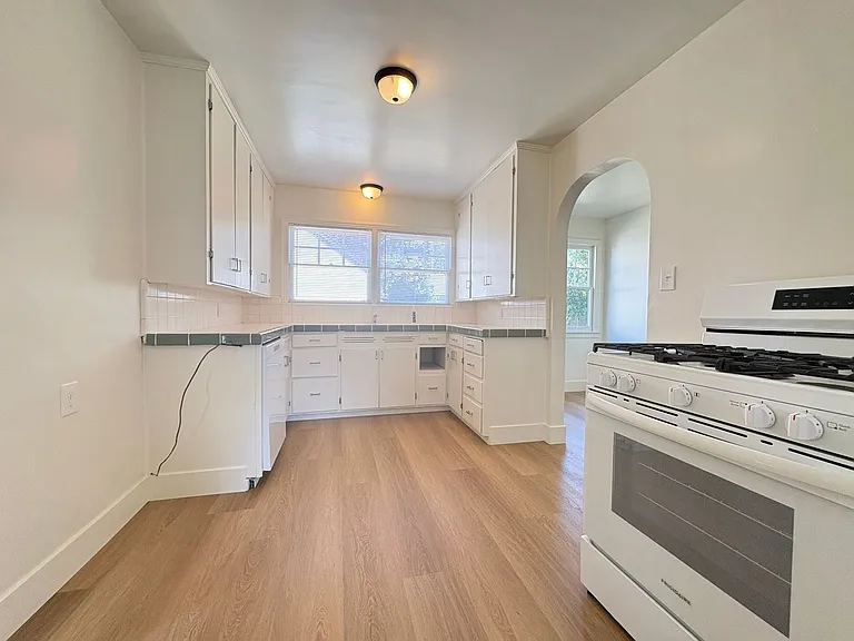 11 S Hutchins St — Photo 11