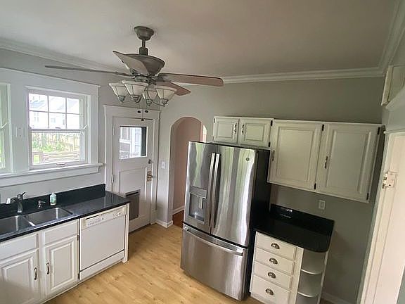 4th image of 407 Amherst Ave