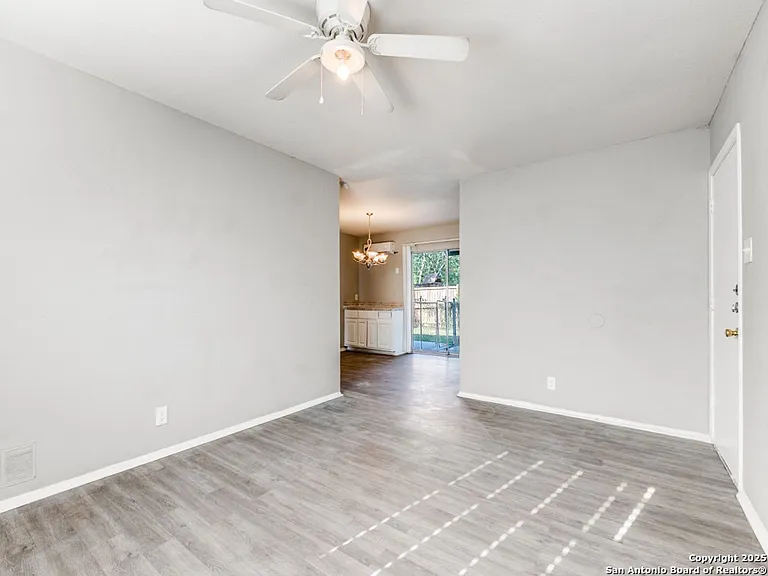 5830 Castle Yard — Photo 8