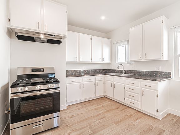 3rd image of 6135.5 Saturn St #613.5
