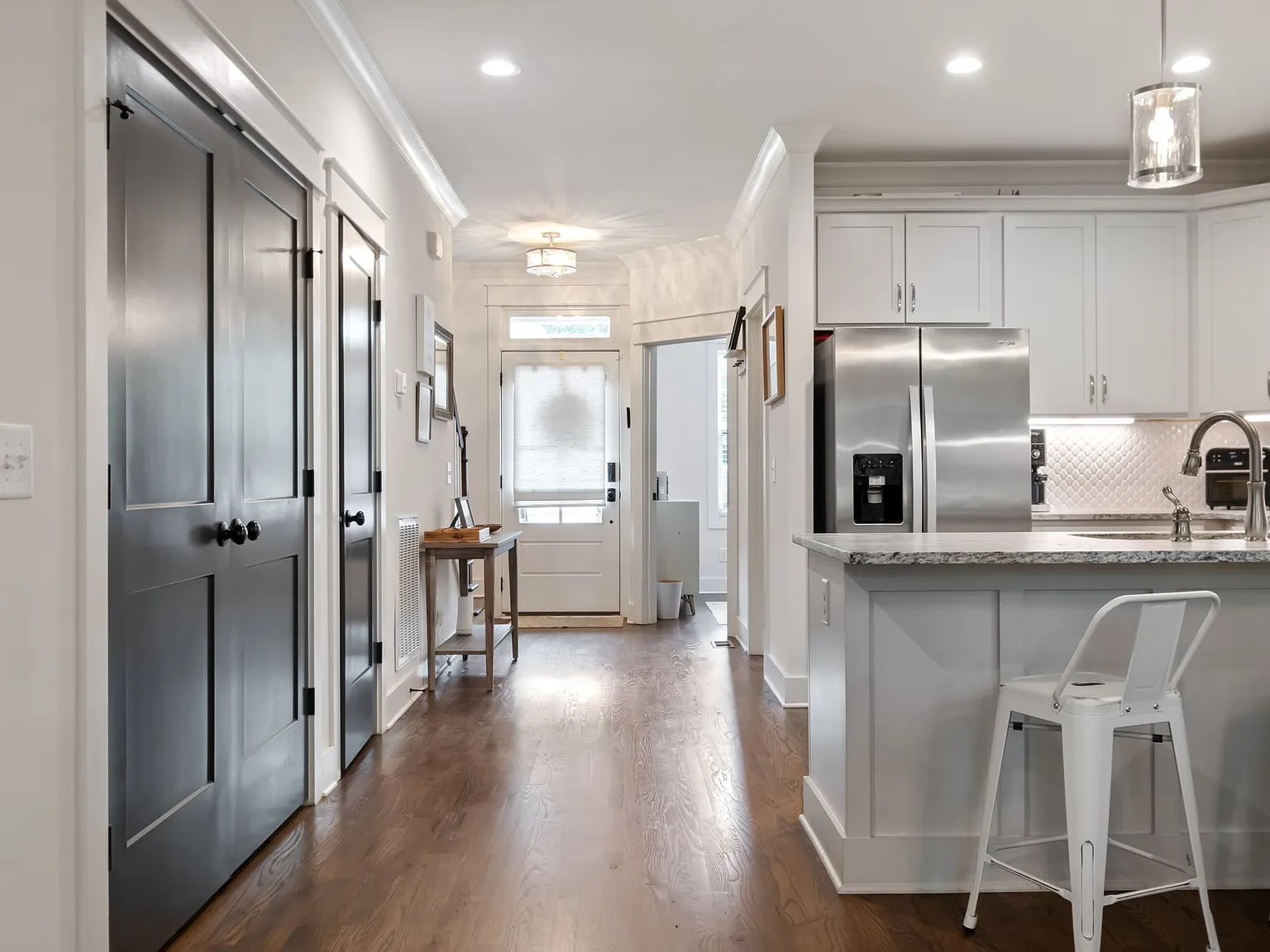 3 bed, 1720 sqft, $3,495 — Photo 3