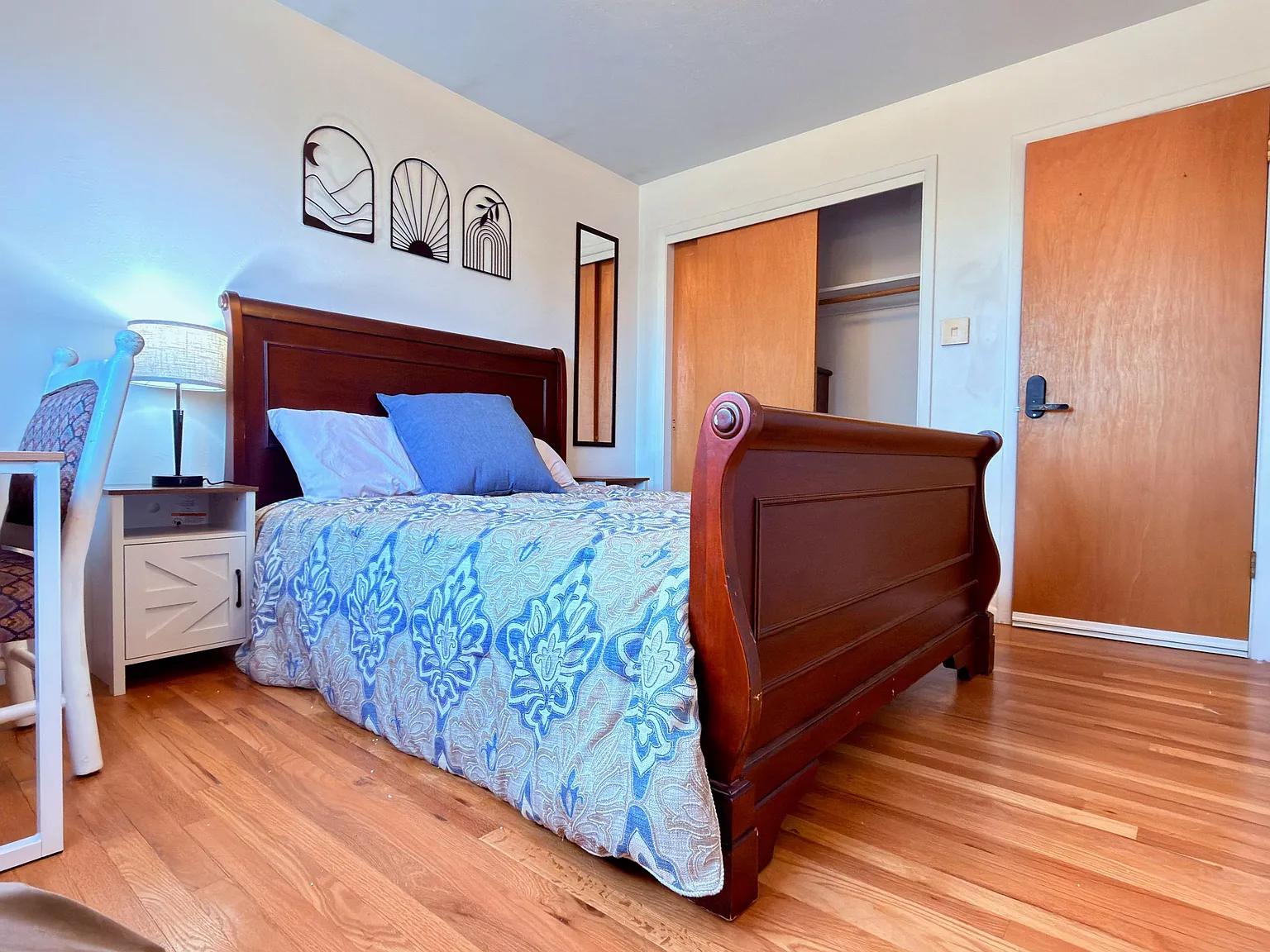 4 bed, 3.0 bath, 2600 sqft, $979 — Photo 2