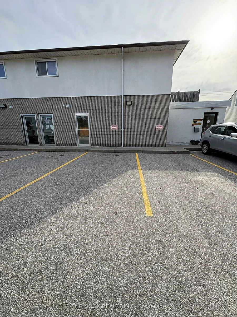 Photo 2 of 20 - 948 Simcoe St N #A - Oshawa, ON Building Photo - 948 Simcoe St N #A