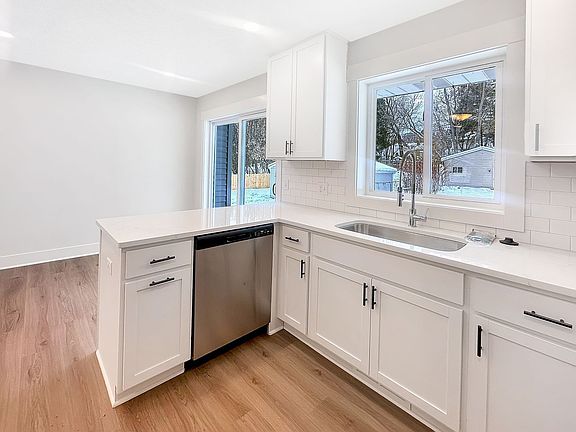 2nd image of 858 Houseman Ave NE