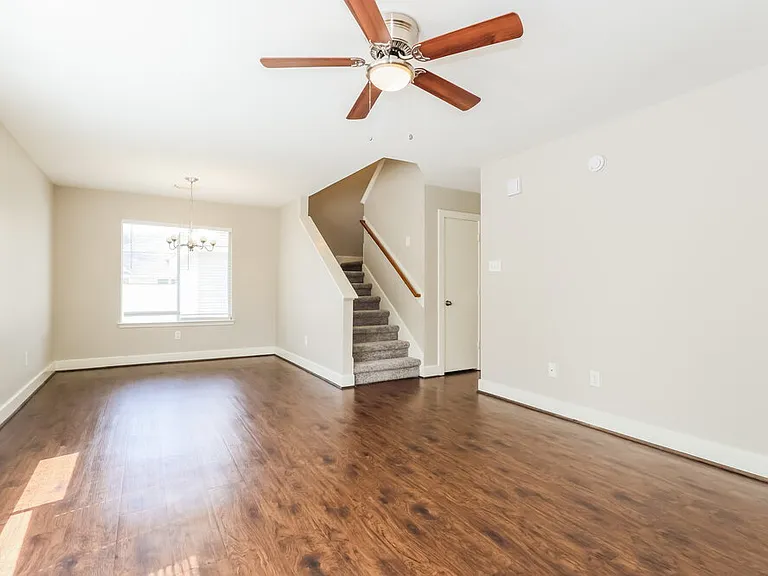 9711 Farrell Dr — Photo 4