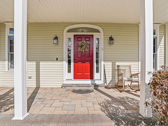 4th image of 8 Leah Ln