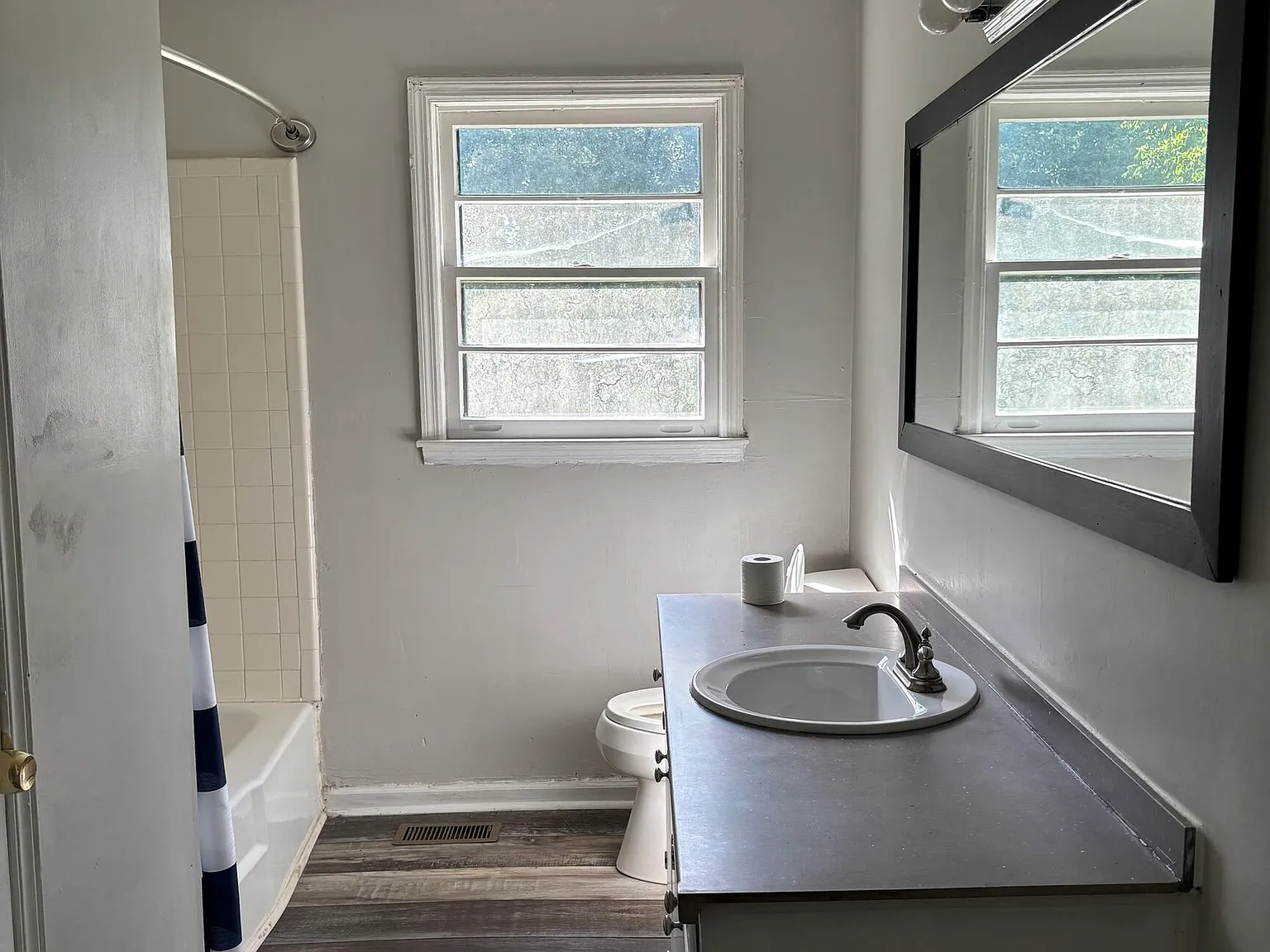 3 bed, 1.0 bath, 1211 sqft, $1,300 — Photo 4