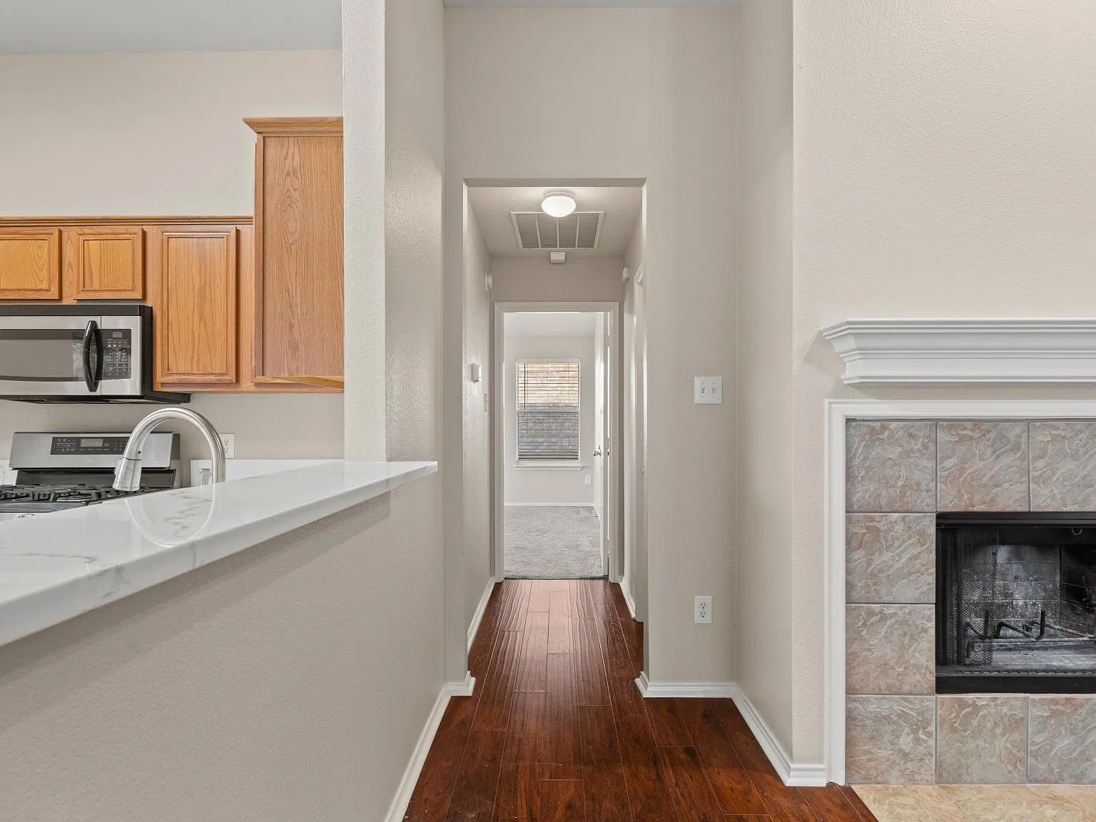 3 bed, 1469 sqft, $2,095 — Photo 4