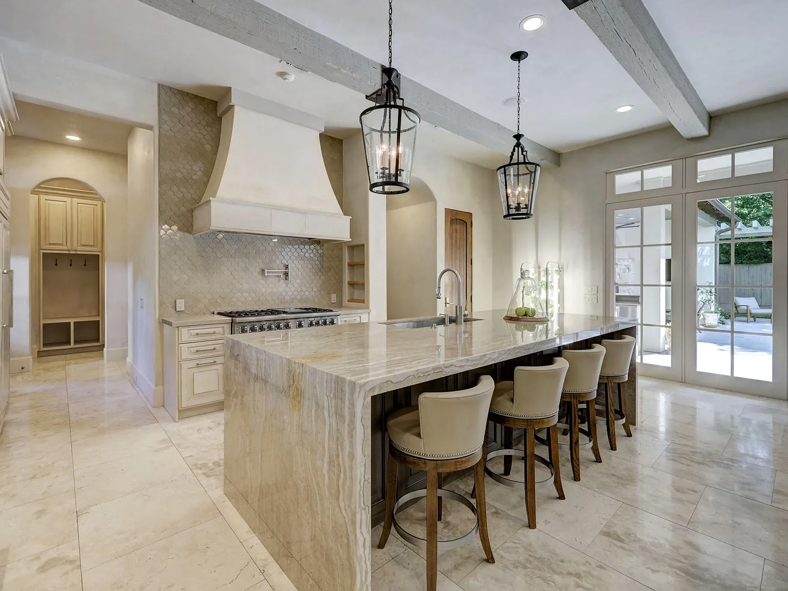 5 bed, 7.0 bath, 7648 sqft, $35,000 — Photo 3