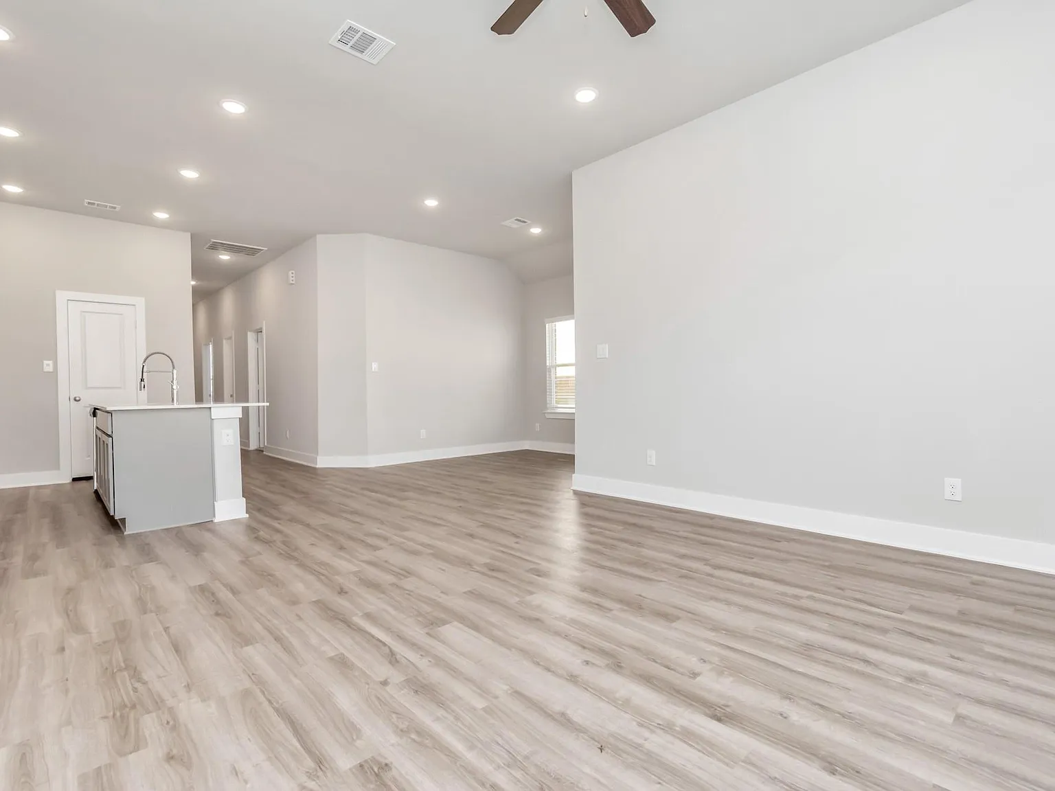 4 bed, 2.0 bath, 1596 sqft, $2,699 — Photo 3