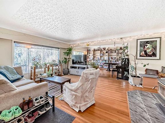 3rd image of 2328 W Capitol Hill Cres NW