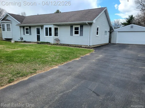 5415 Pine Knob Ln, Clarkston, MI 48346