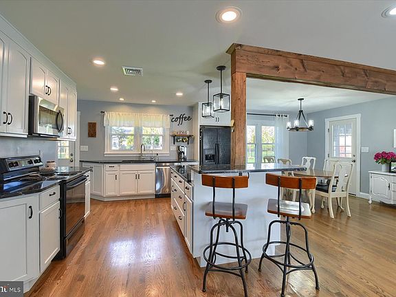 4th image of 1838 Ridgeview Dr