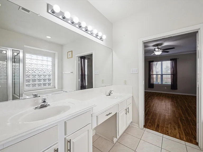 4318 Chestnut Grv — Photo 8
