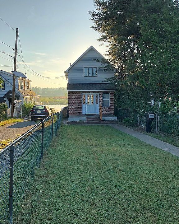 301 Edgewater
