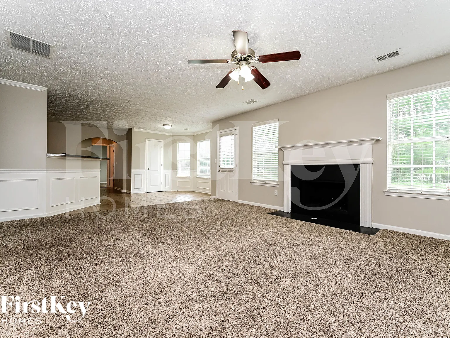 5 bed, 2.5 bath, 2730 sqft, $2,430 — Photo 2