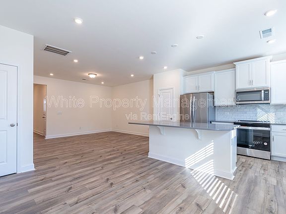 3rd image of 1556 Cedar Tree Dr