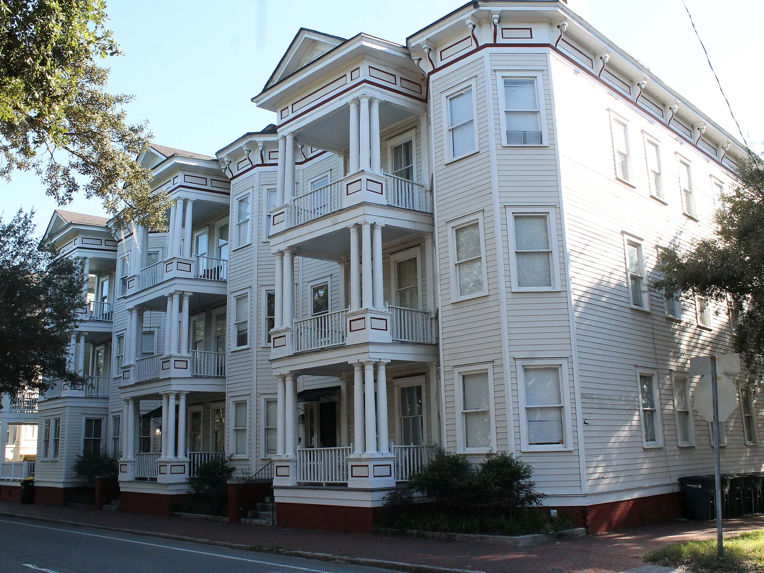 816 Drayton St — Photo 1