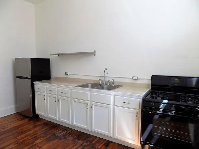115 N Main St — Photo 2