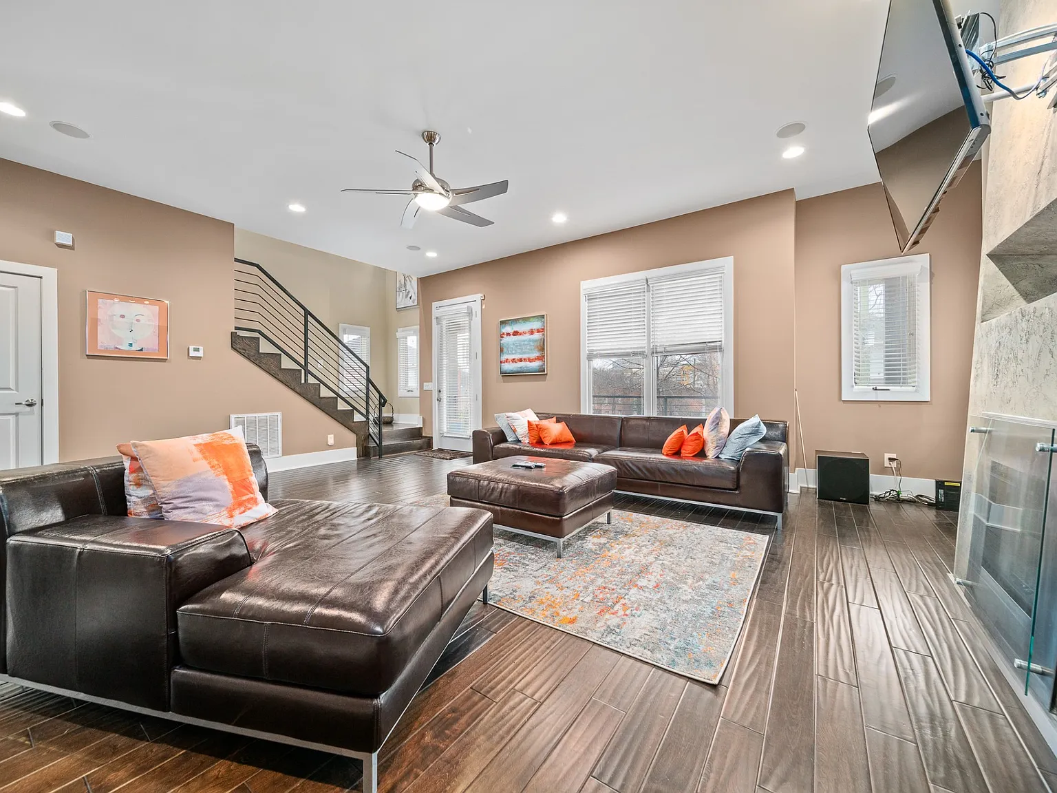 3 bed, 4.0 bath, 3143 sqft, $5,650 — Photo 4
