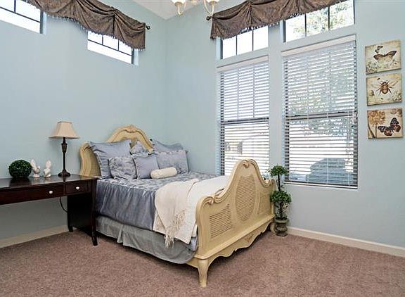 3rd image of 559 E Beauchamp Dr