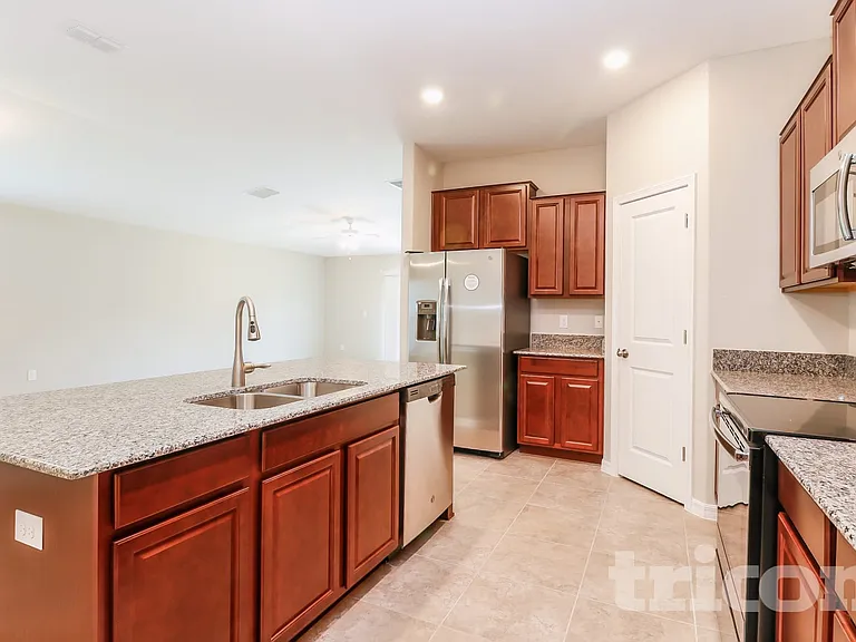 1724 Broad Winged Hawk Dr — Photo 6