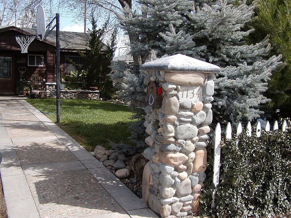 mail box walkway