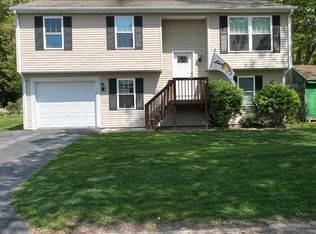 53 Meadowrue Trl, Saunderstown, RI 02874