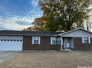 1417 Dovecote Ln, Sherwood, AR 72120