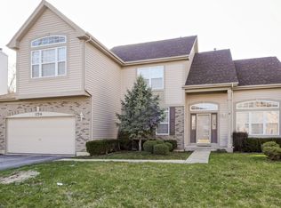 1756 Flagstone Ln, Aurora, IL 60502