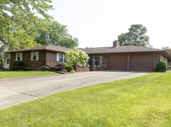 1004 Cardinal Dr, Effingham, IL 62401