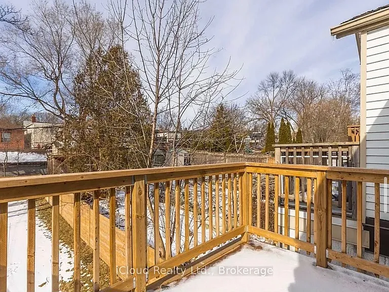 386 Coxwell Ave — Photo 32