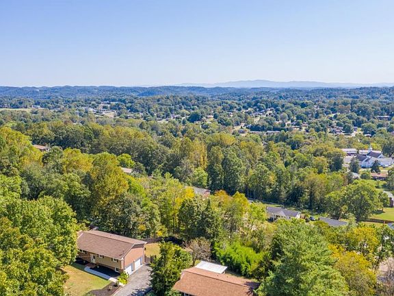 4th image of 965 Beechwood Dr