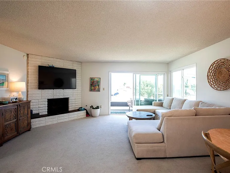 651 24th Pl — Photo 3