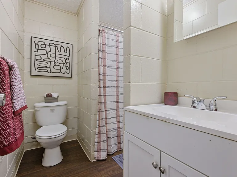Canterbury Apartment Homes — Photo 9