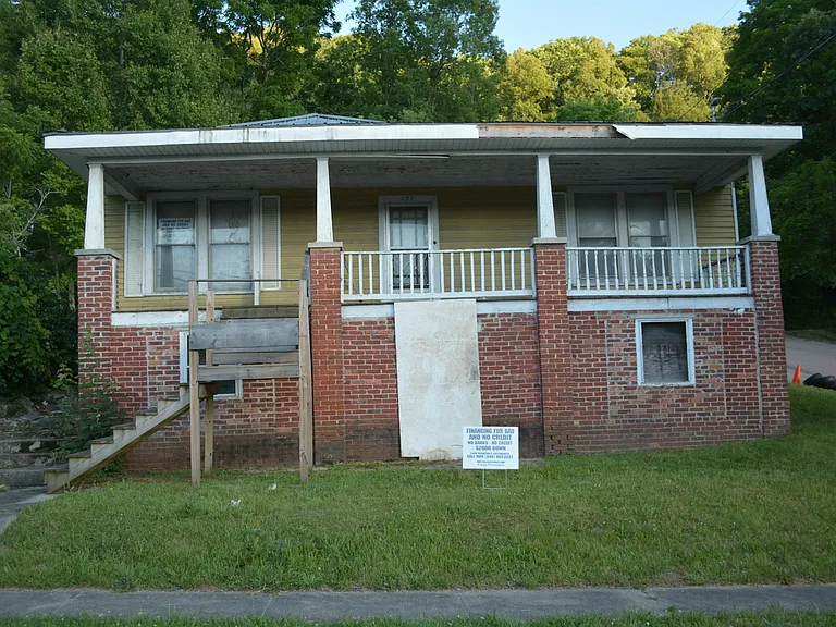 837 Kentucky Ave SW — Photo 1