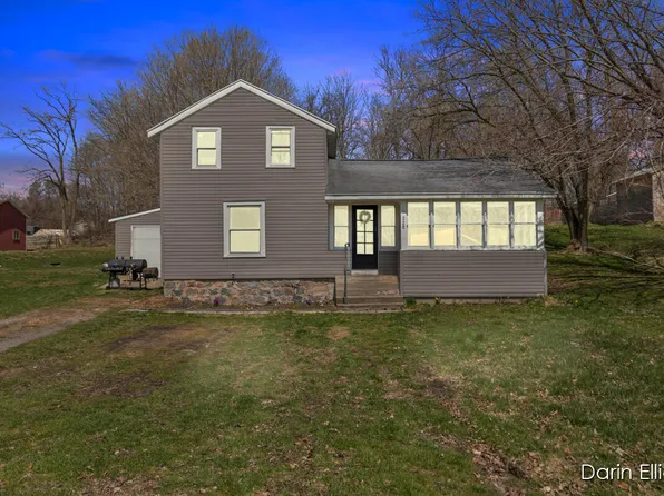 228 E Railroad St, Muir, MI 48860