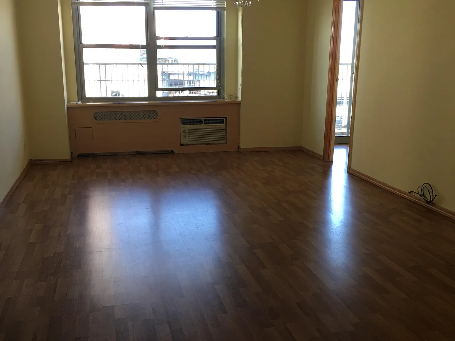 3 bed, 1000 sqft, $3,150 — Photo 1