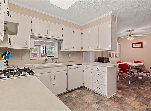 3rd image of 4714 Benton Ave