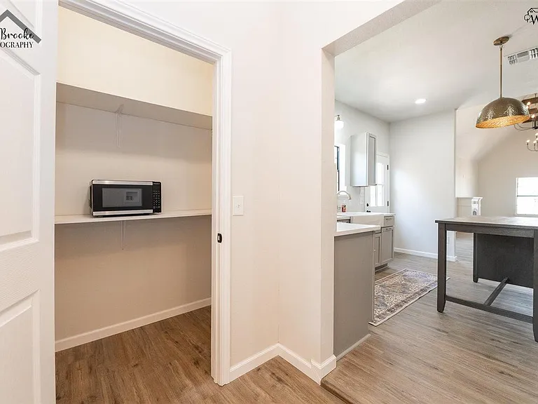 103 W Aldine St — Photo 14