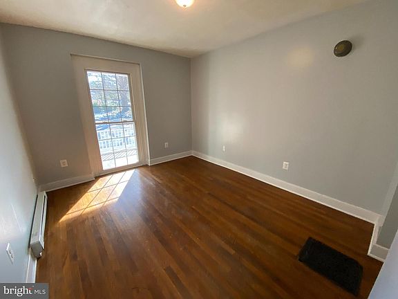 4th image of 400 E Washington St APT 2